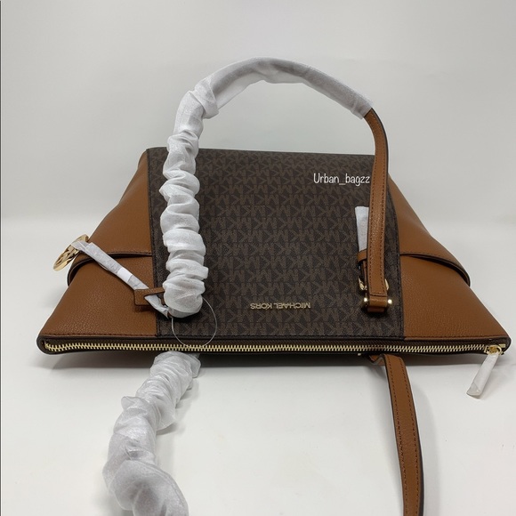 Michael Kors Charlotte Large Top Zip Tote - Picture 6 of 9